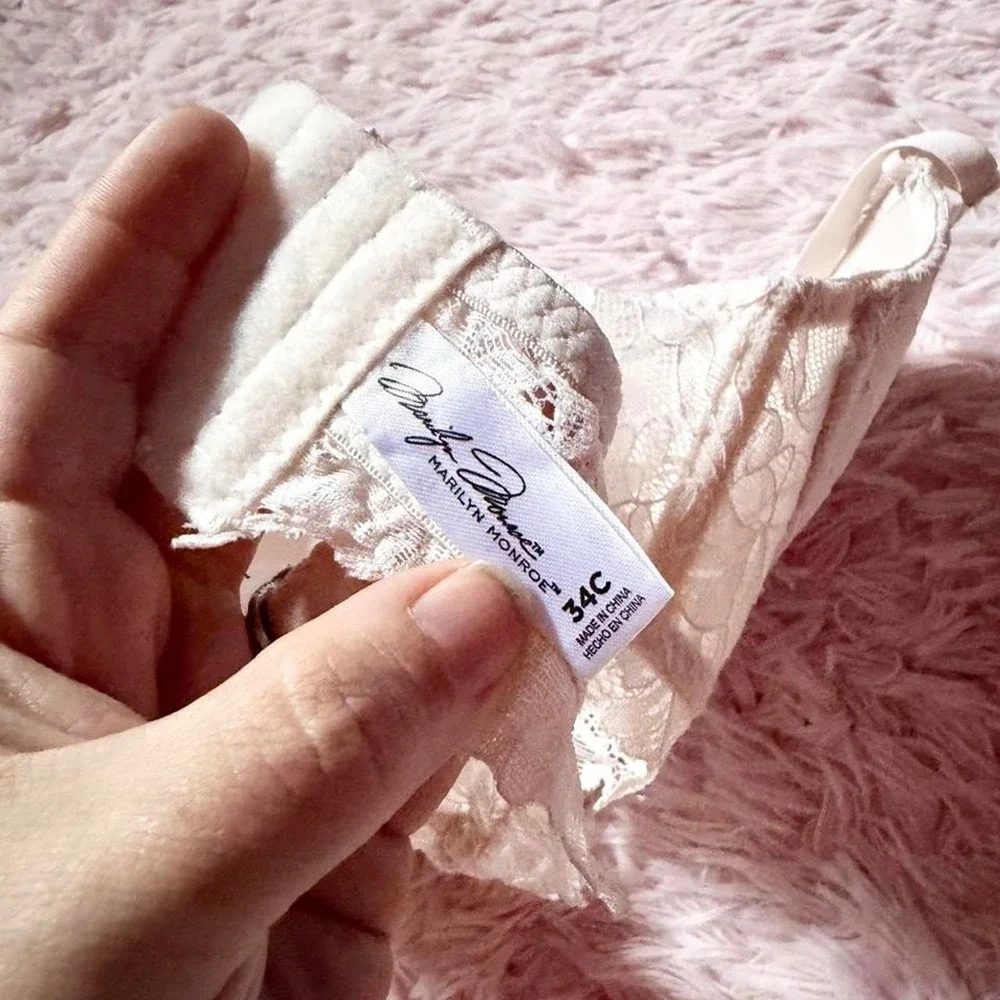 Marilyn Monroe White Lace Delicate Whimsical Lavender Padded Bra Womens 34C Soft